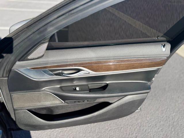 Used 2020 BMW 740i RWD image 31