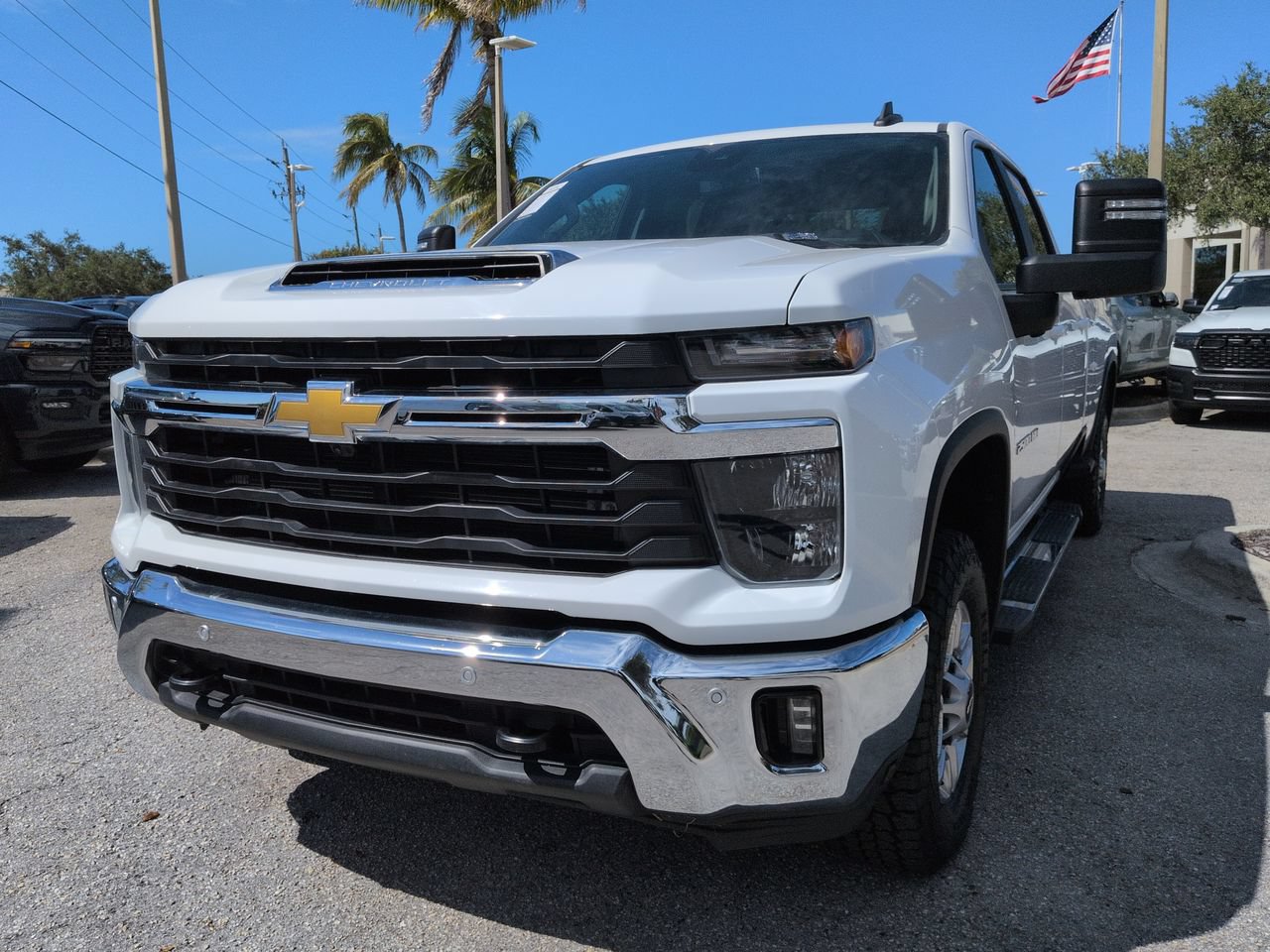 Used 2025 Chevrolet Silverado 2500 LT w/ Safety Package AWD/4WD image 9