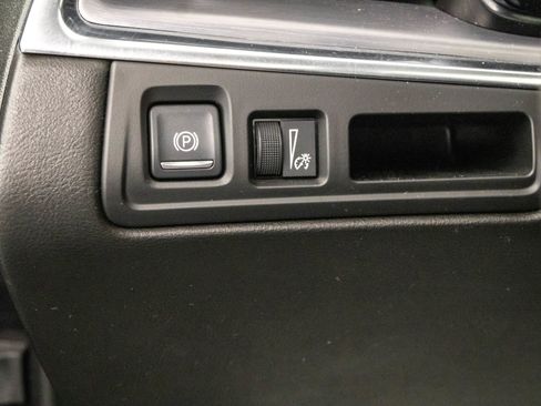 Used 2019 Cadillac XT5 Premium Luxury w/ Advanced Security Package image 18