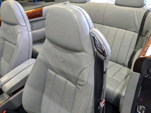 Used 2008 Bentley Azure image 25