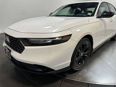 Certified 2025 Honda Accord SE image 7