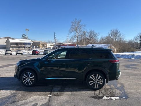 Used 2024 Nissan Pathfinder Platinum image 6