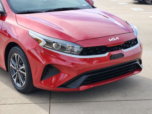 Used 2023 Kia Forte LXS w/ LXS Technology Package image 7