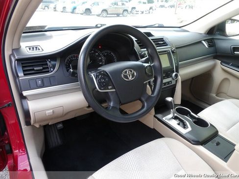 Used 2012 Toyota Camry LE FWD image 10