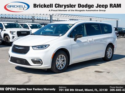 New 2026 Chrysler Pacifica Select