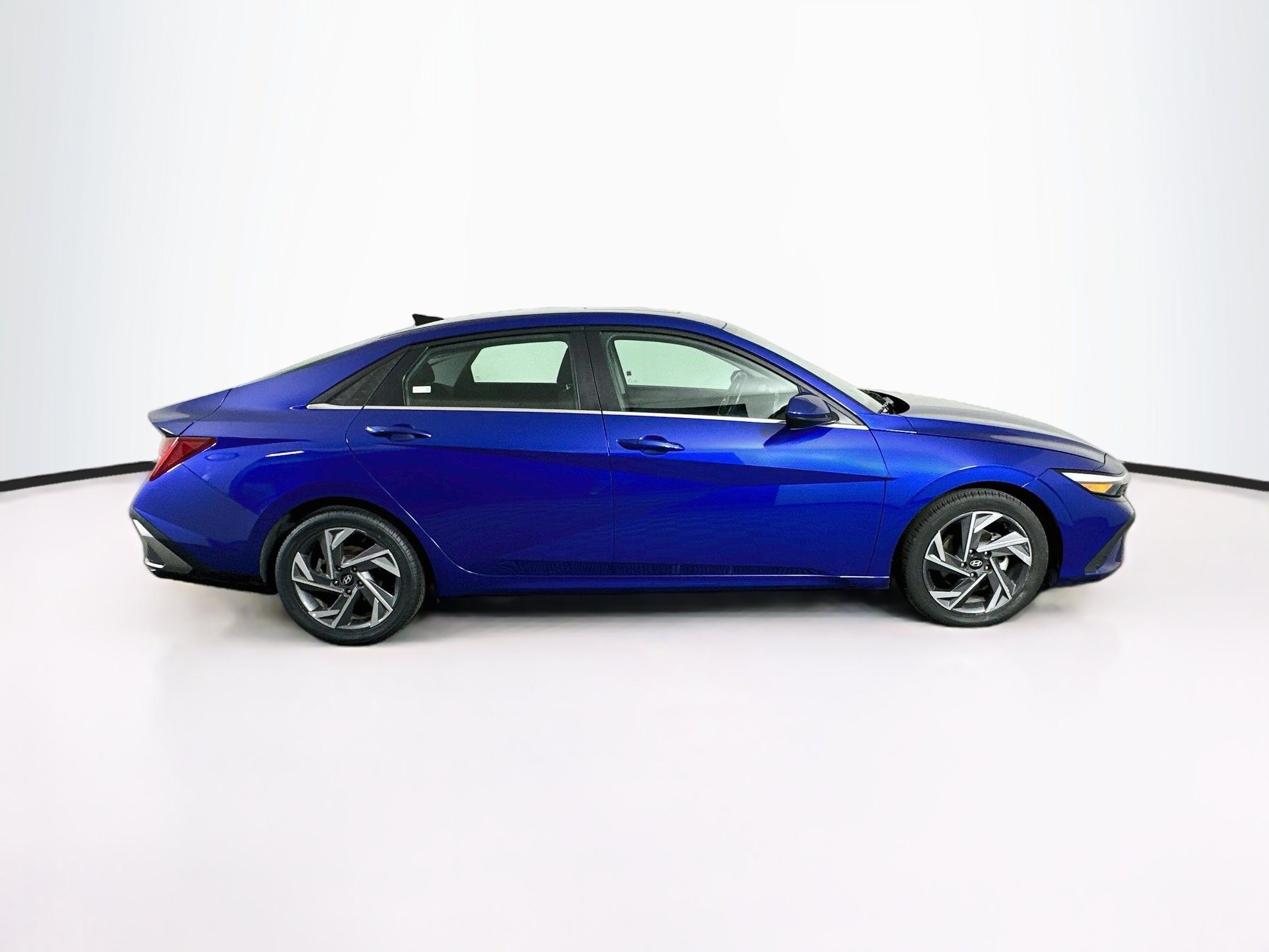 Used 2025 Hyundai Elantra SEL FWD image 10