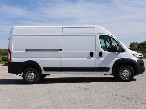 Used 2025 RAM ProMaster 2500 w/ Convenience Group FWD image 7