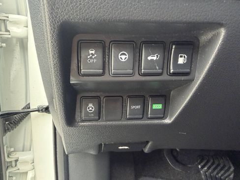 Used 2019 Nissan Rogue SV w/ Premium Package FWD image 13