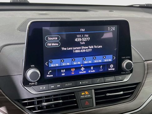Used 2025 Nissan Altima 2.5 SV FWD image 13