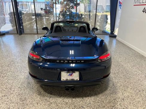 Used 2018 Porsche 718 Boxster S image 8