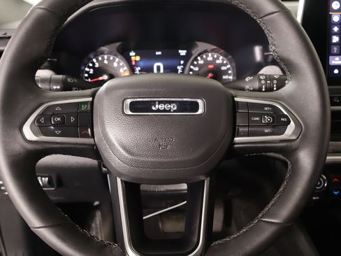 Used 2026 Jeep Compass Latitude AWD/4WD image 3