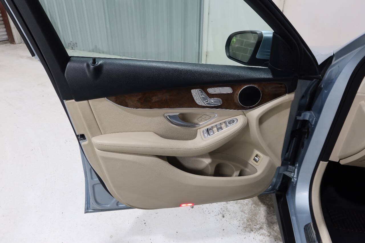 Used 2018 Mercedes-Benz GLC 300 image 32
