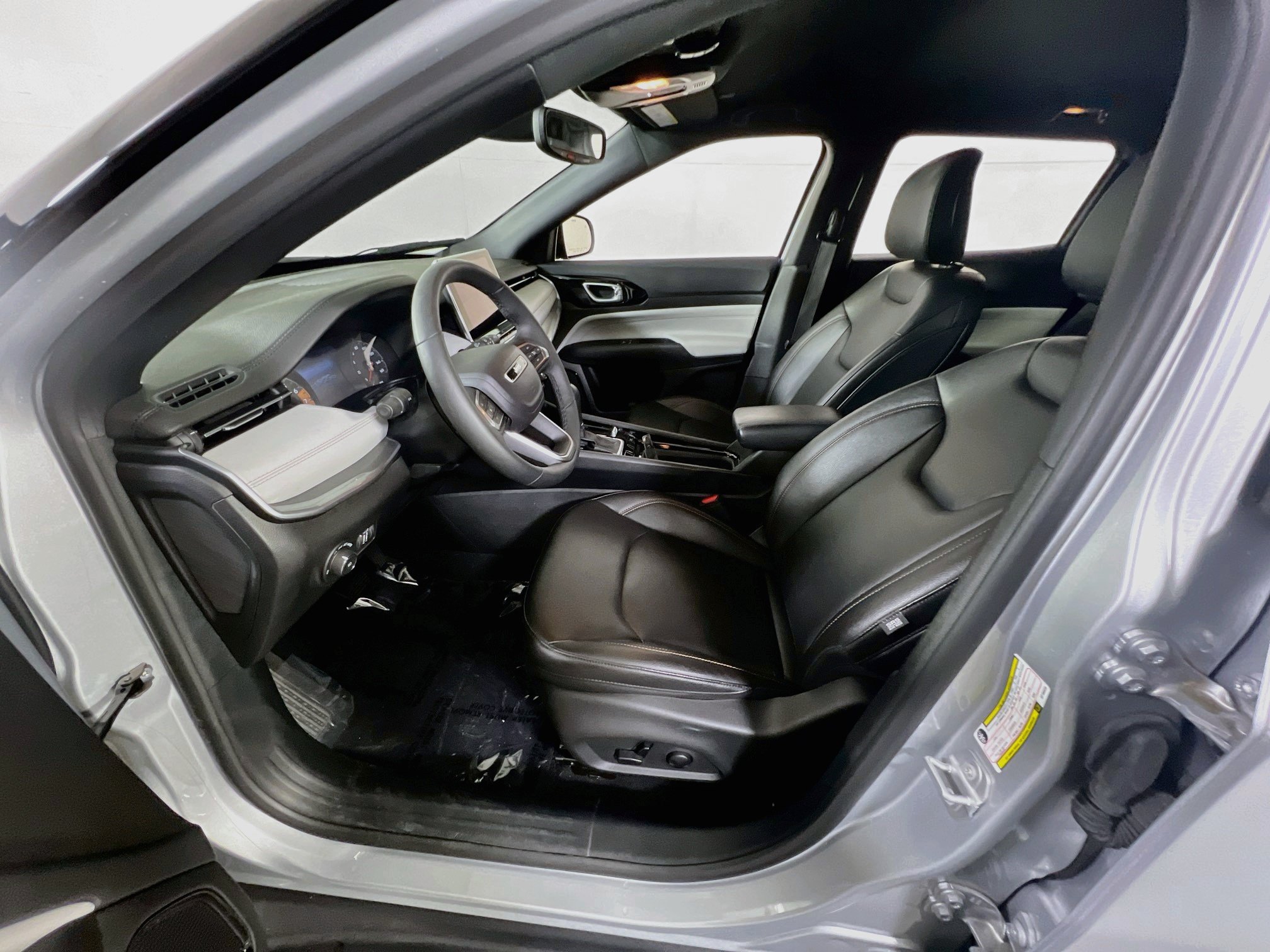 Used 2024 Jeep Compass Limited AWD/4WD image 19