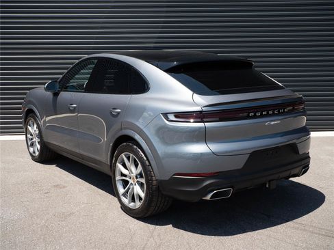 Certified 2026 Porsche Cayenne Coupe AWD/4WD image 3