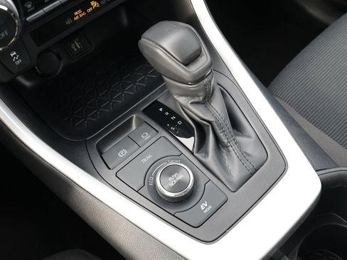 Used 2025 Toyota RAV4 LE AWD/4WD image 21