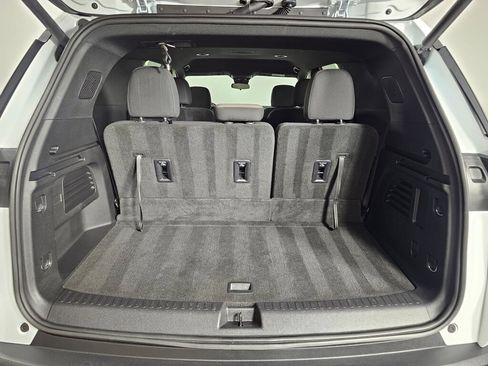 Used 2025 Chevrolet Traverse LT w/ Driver Confidence Package FWD image 14