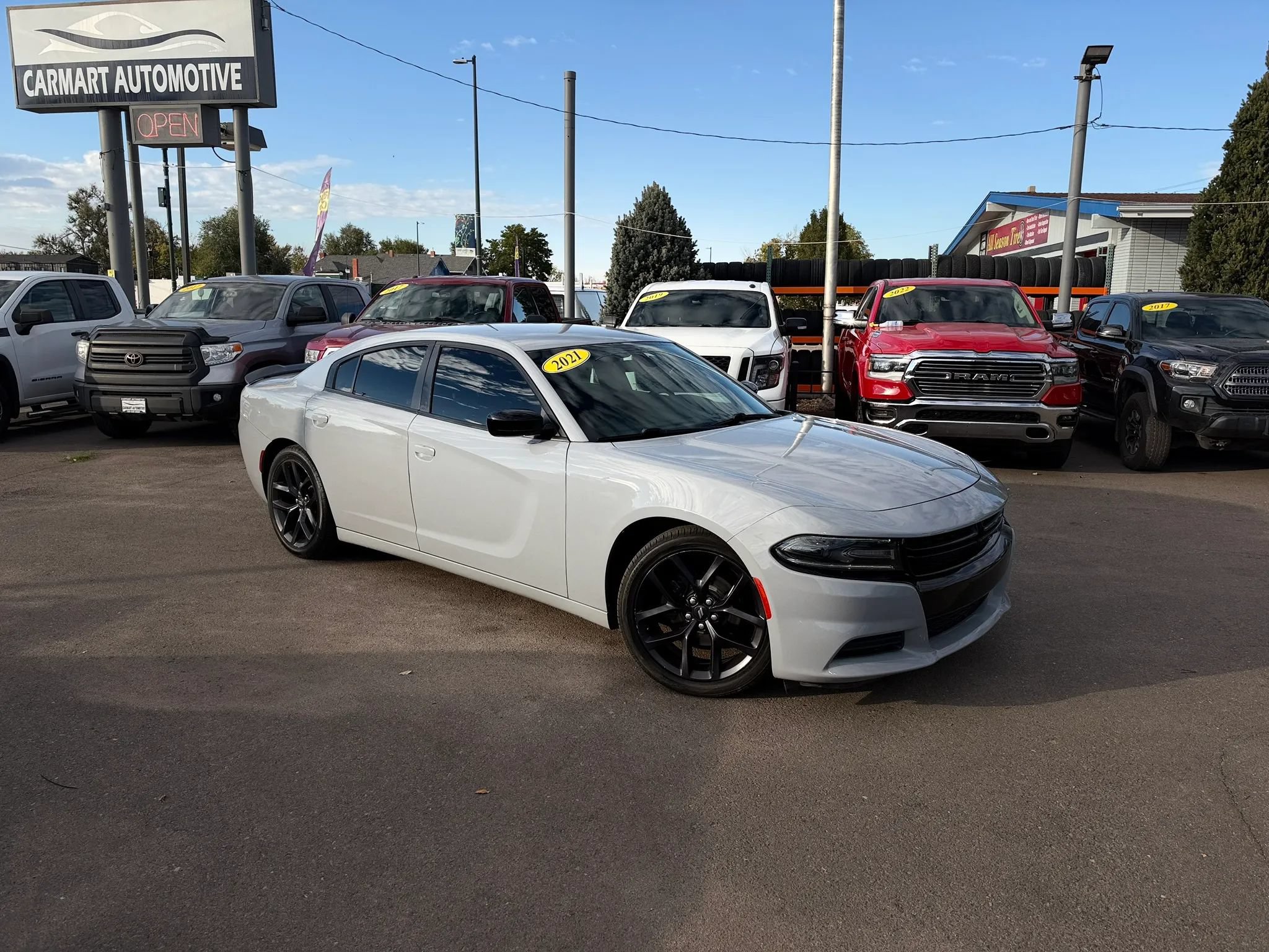 Used 2021 Dodge Charger SXT w/ Blacktop Package RWD image 2