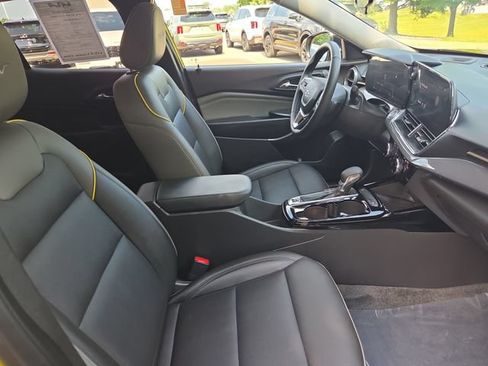 Used 2025 Chevrolet Trax ACTIV FWD image 16