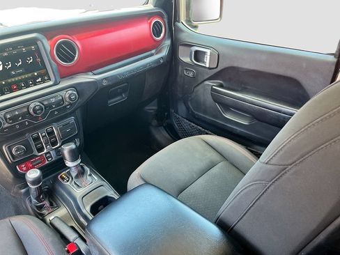 Used 2022 Jeep Wrangler Unlimited Rubicon w/ Cold Weather Group AWD/4WD image 26