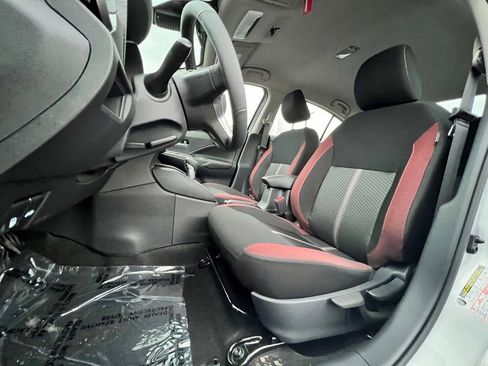 New 2025 Nissan Versa SR w/ Trunk Package image 13