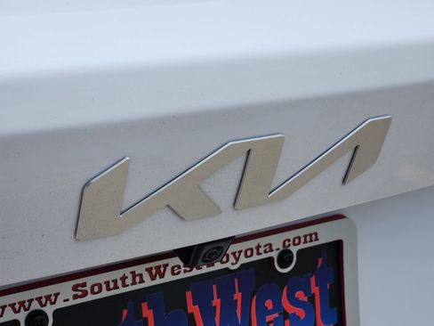 Used 2025 Kia Sorento LX FWD image 12