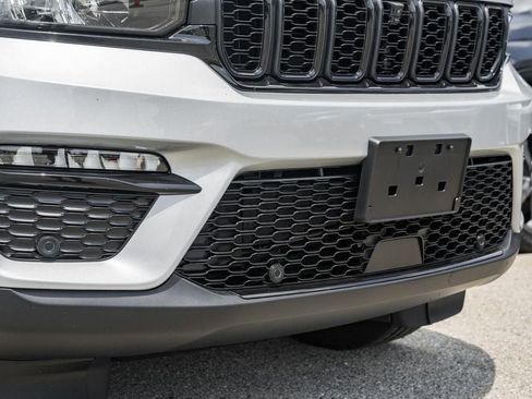 New 2025 Jeep Grand Cherokee Limited w/ Luxury Tech Group II image 13