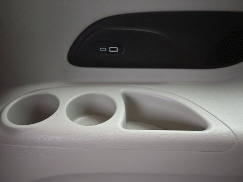 Used 2021 Chrysler Pacifica Touring-L image 50