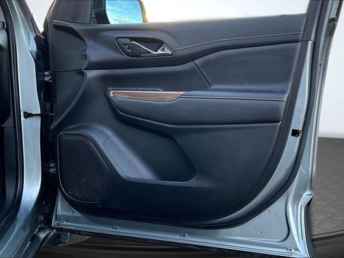 Used 2023 GMC Acadia SLE w/ Driver Convenience Package image 25