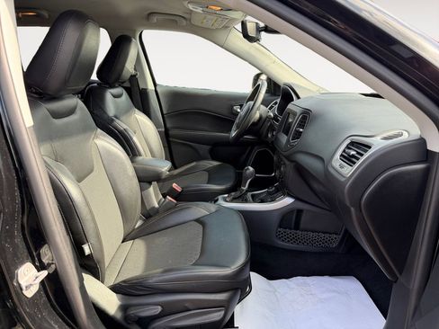 Used 2019 Jeep Compass Latitude image 12