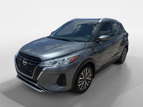 Used 2024 Nissan Kicks SV FWD image 2
