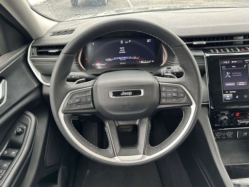 Used 2023 Jeep Grand Cherokee L Laredo w/ Luxury Tech Group I image 15