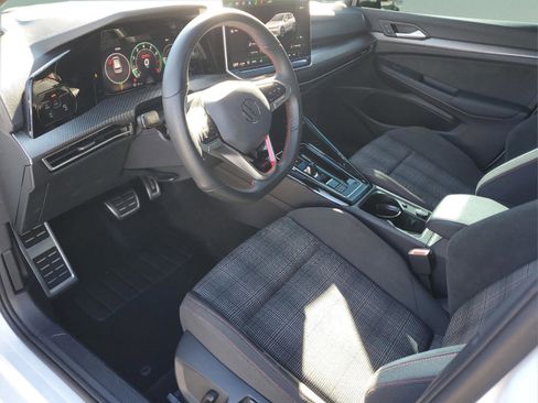 Used 2025 Volkswagen Golf S image 18