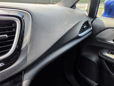 Used 2019 Chrysler Pacifica Touring-L Plus w/ Advanced Safetytec Group FWD image 14