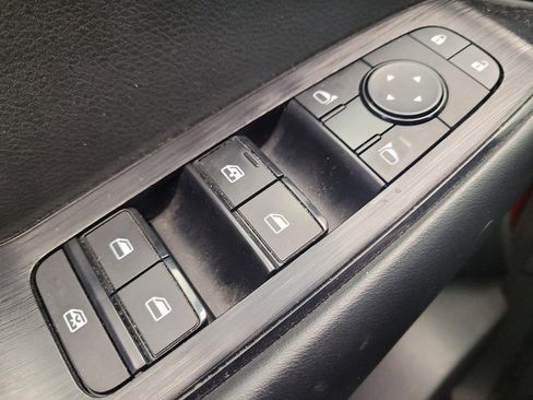 Used 2023 Nissan Rogue S image 27