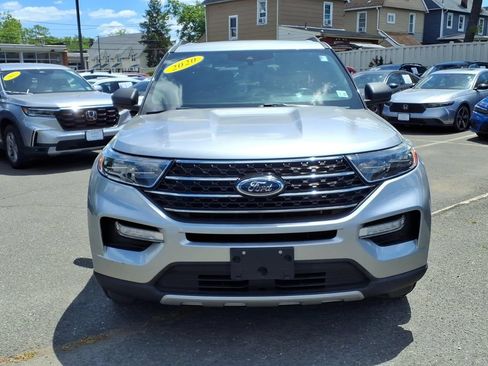 Used 2020 Ford Explorer XLT w/ Equipment Group 202A AWD/4WD image 2