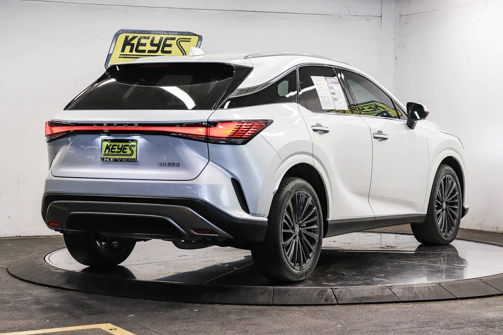 Used 2025 Lexus RX 350 Premium w/ Convenience Package FWD image 4