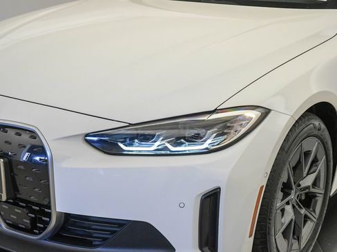Used 2023 BMW i4 eDrive40 RWD image 8