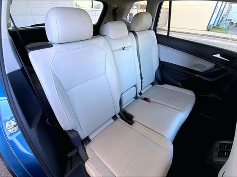 Used 2020 Volkswagen Tiguan SE image 19