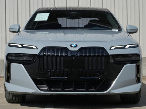 Used 2024 BMW 740i w/ M Sport Professional Package RWD image 7