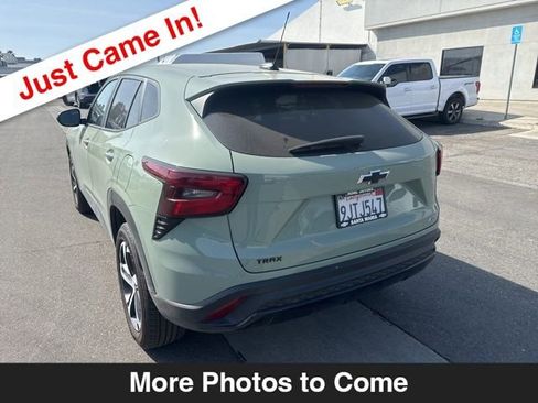 Used 2024 Chevrolet Trax RS image 3