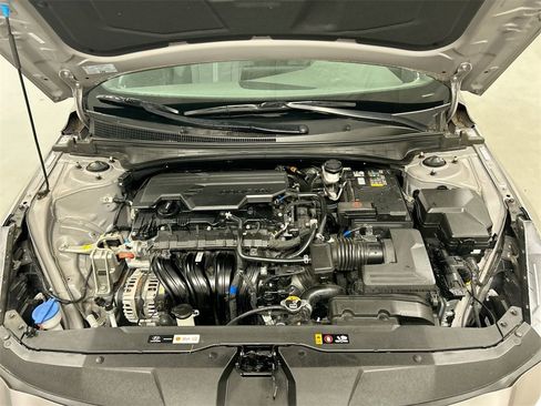Used 2023 Hyundai Elantra SE image 23