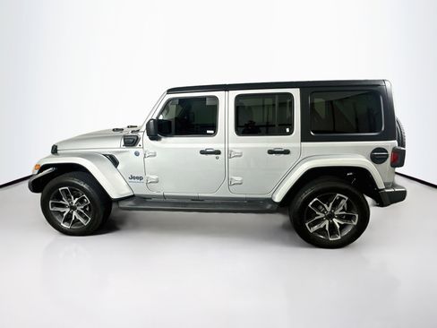 Used 2024 Jeep Wrangler Unlimited w/ Dual Top Group AWD/4WD image 4