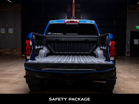 Used 2024 Chevrolet Colorado Trail Boss w/ Technology Package AWD/4WD image 9