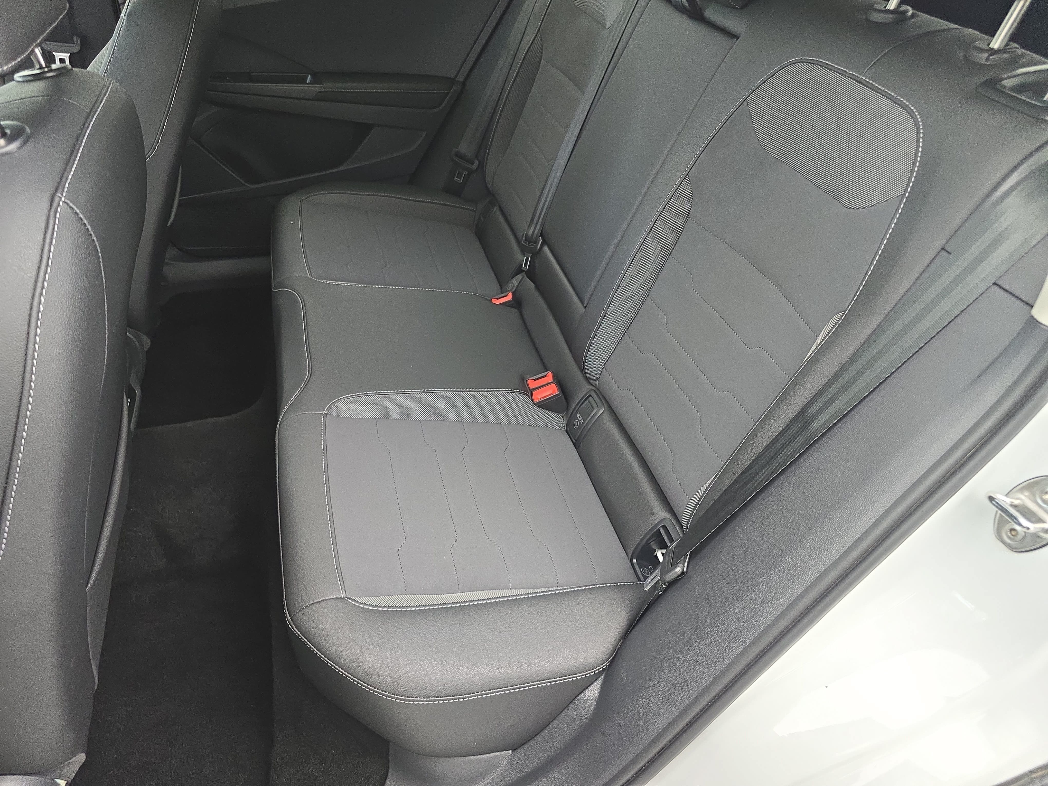 Certified 2025 Volkswagen Taos SE FWD image 13