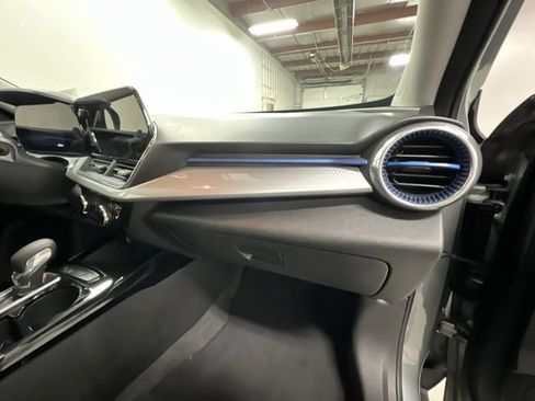 Used 2025 Chevrolet Trax LT FWD image 27