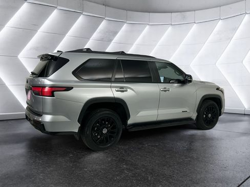 Used 2024 Toyota Sequoia Limited image 4