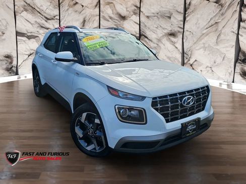 Used 2023 Hyundai Venue SEL image 1