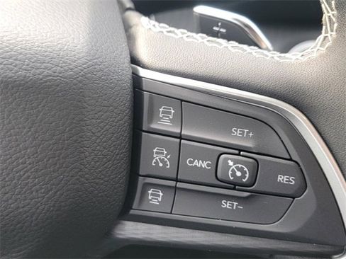 New 2025 Jeep Grand Cherokee L Laredo image 17