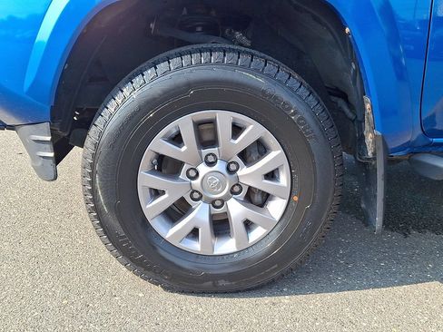 Used 2018 Toyota Tacoma SR5 AWD/4WD image 8