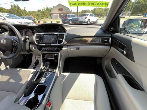 Used 2017 Honda Accord EX-L image 11